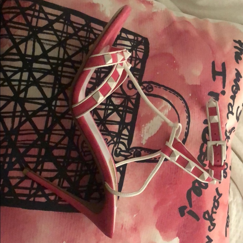 🎀⚪️Valentino rockstud sandals - Picture 2 of 3